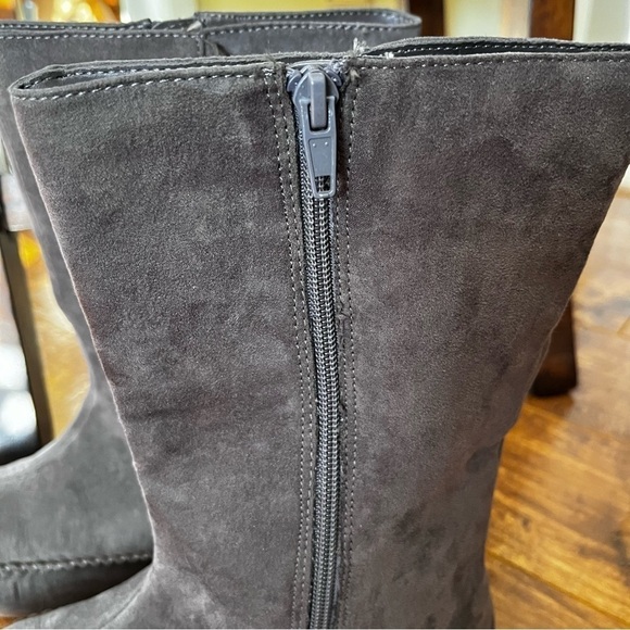 GREY fringe moccasin style boots size 5 - Picture 5 of 8